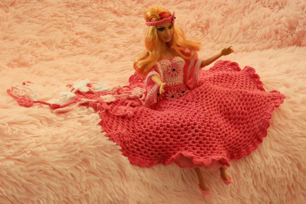 Bewust ik zal sterk zijn Vanaf daar Haakpatroon feestjurk voor Barbie | haakpatroon | De vrolijke roze vlinder