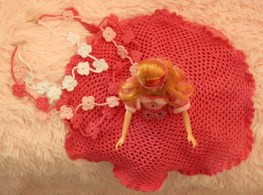 Haakpatroon feestjurk voor Barbie haakpatroon De vrolijke roze vlinder