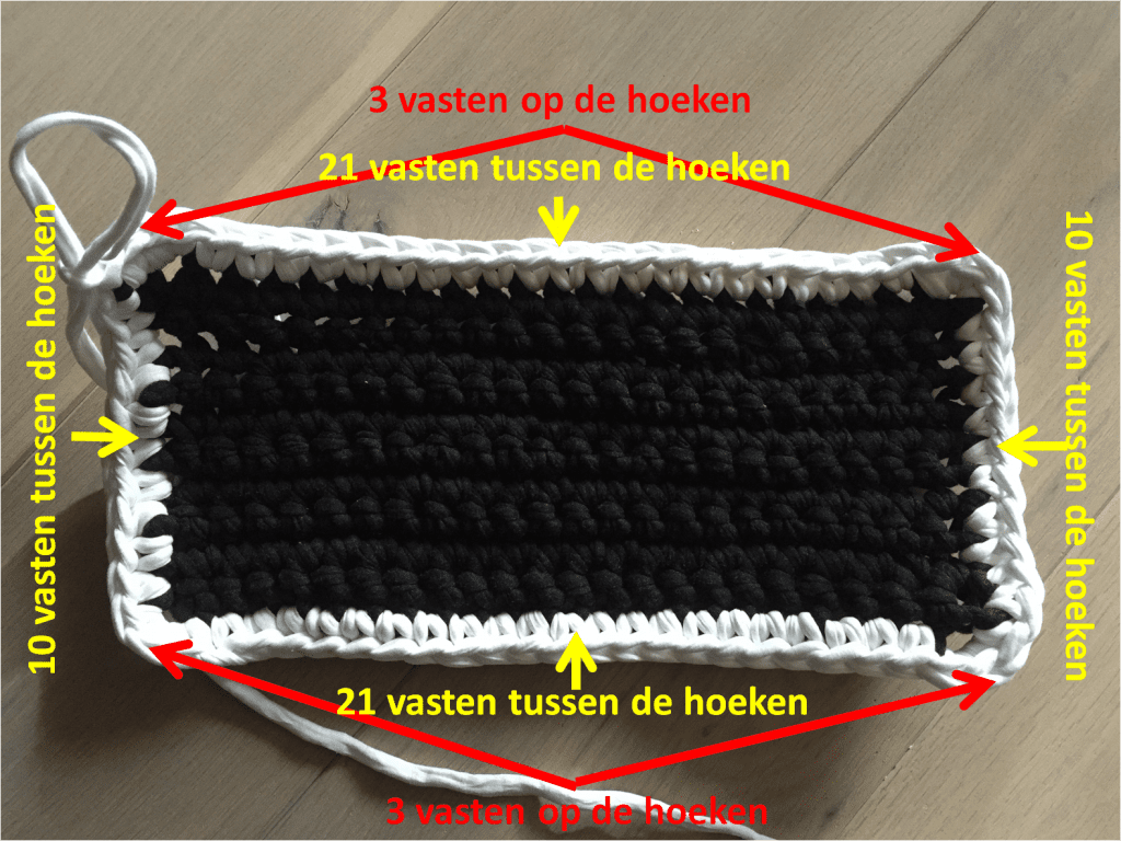 Tutorial met foto's van gratis haakpatroon mand uit textielgaren