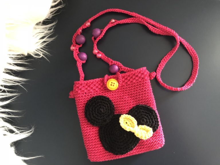 Minnie Mouse tasje haken | Gratis haakpatroon van De vrolijke roze vlinder