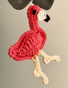 Gehaakte flamingo voor in de kerstboom