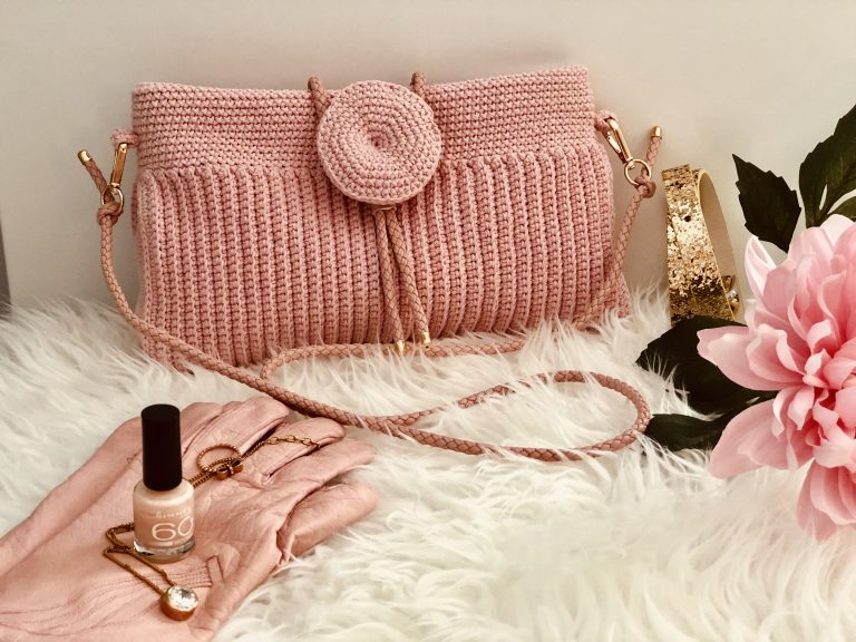 Haakpatroon mooi roze tasje / clutch